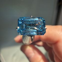 3.02 Carat Emerald Shape Diamond Fancy Vivid Blue Diamond VS1  IGI Certified