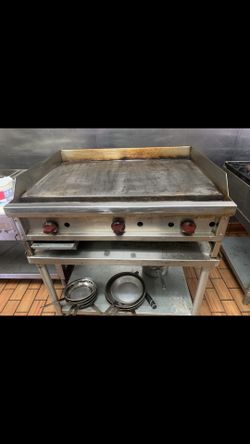 Grill with table