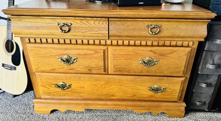 Solid Wood dresser With 4 Drawers 