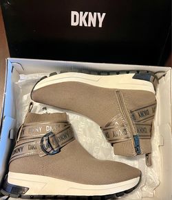 DKNY: Slip On (Shoes)