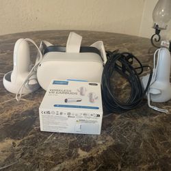 Meta Quest Oculus 2 And Wireless Vr Earbuds. 