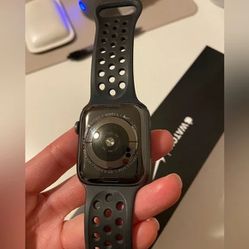 Nike Apple Watch 5 42mm Cellular 