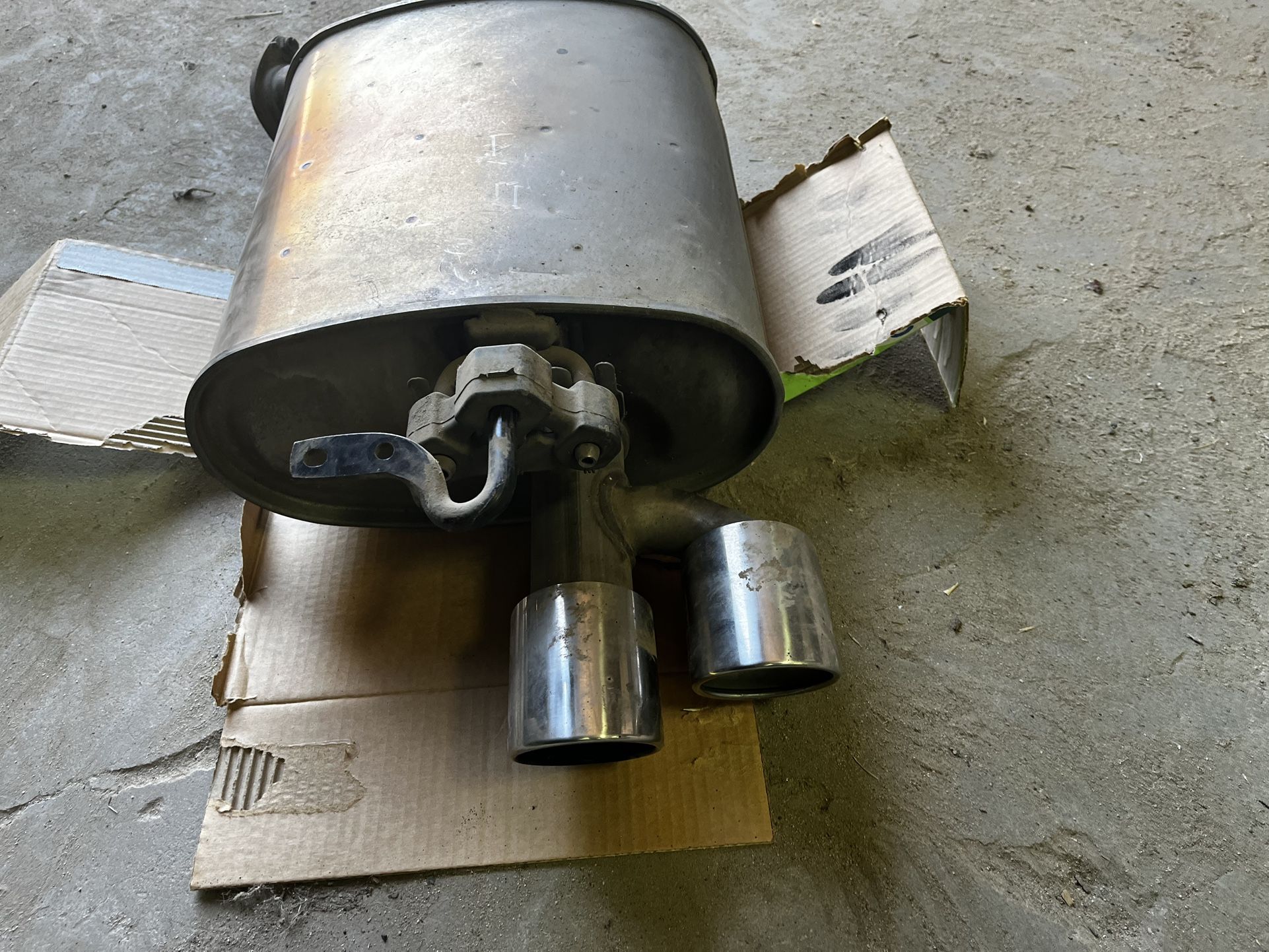 CAMRY SE 2018-2024 MUFFLER