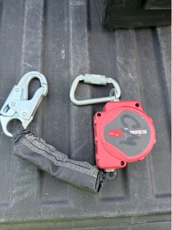 3M PROTECTA Web 11 FT Self-Retracting Lifeline with Carabiner