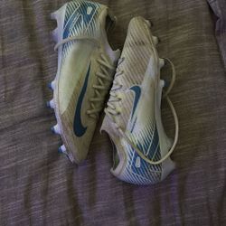 Nike Mercurial Vapor 16 Size 9 