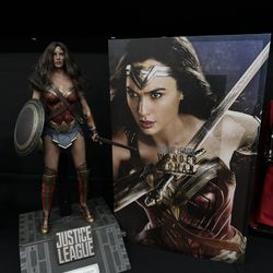 Hot Toys Justice League Wonder Woman