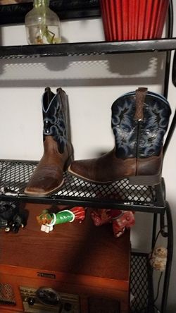 Estoy Vendiendo Botas Cafés Tu Negro En Excelentes Condiciones Número 5