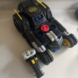 Fisher-Price Imaginext DC Super Friends Batman and Transforming Batmobile RC Vehicle