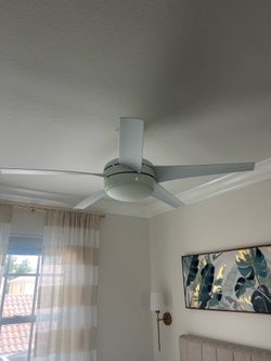 Hampton Bay Ceiling fan white Large 54”