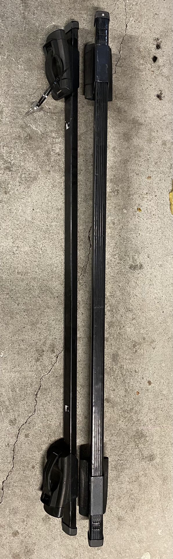 Thule Roof Rack Cross Bars With Base