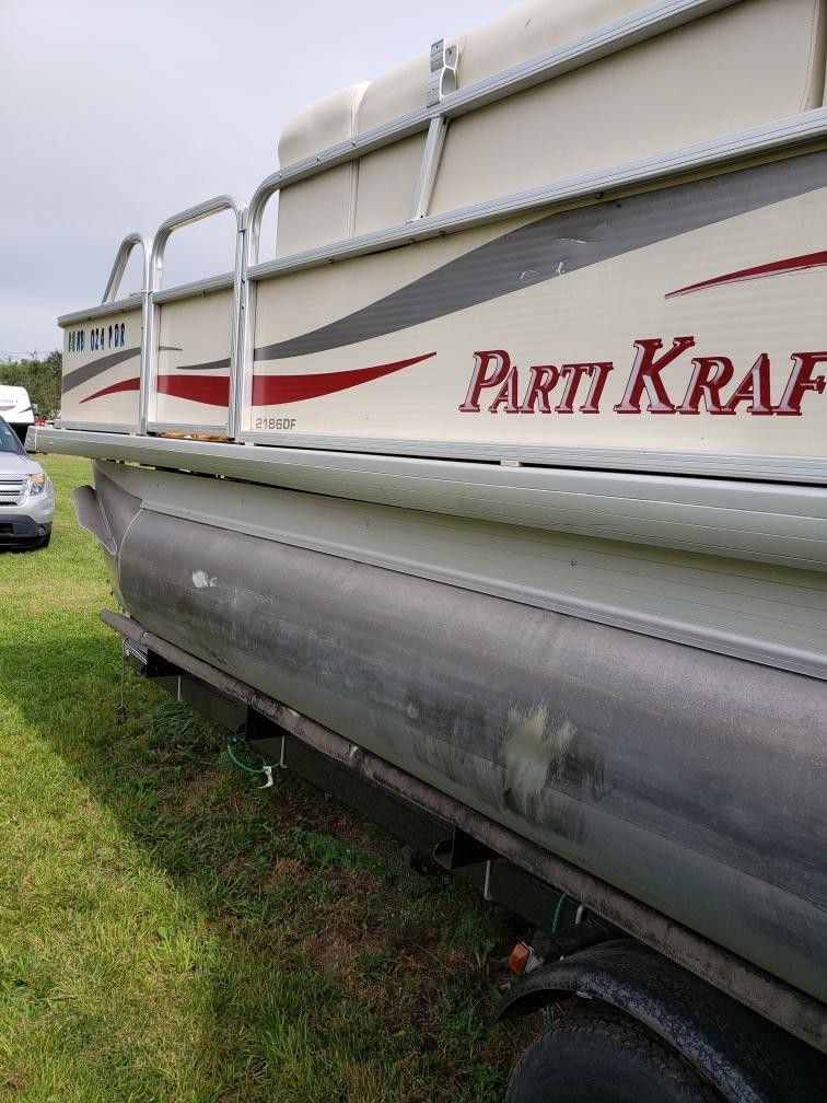 2008 Party Kraft Luxury Pontoon Fishing Boat
