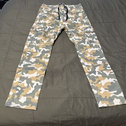 Men’s Skinny Camo Pants Large (34-36) 