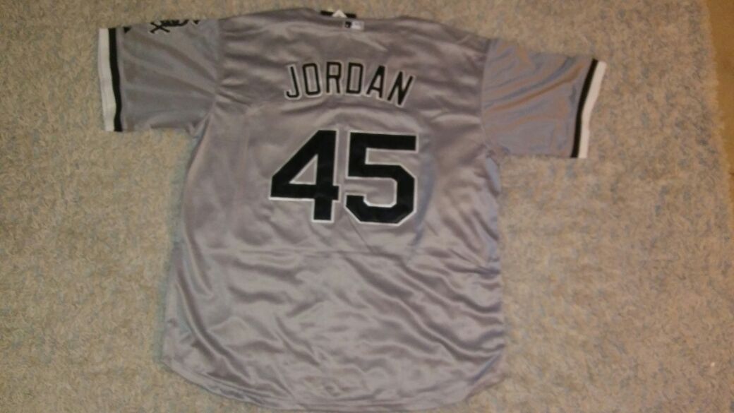 Jordan White Sox jersey for Sale in Avondale, AZ - OfferUp