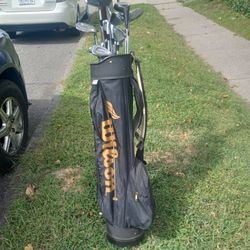 Golf Bag With 14 Clubs And Balls 