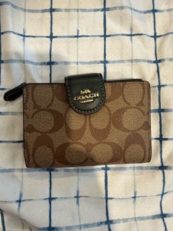 Coach Medium Corner Zip Wallet