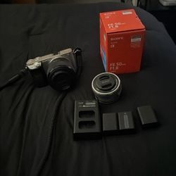 Sony A6000 Camera With 2 Lens’ 