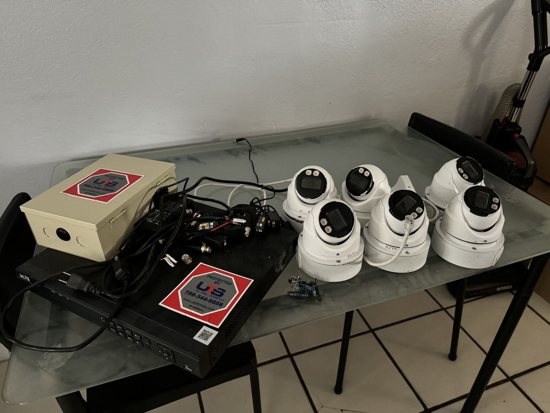 OUTDOOR CAMERAS SECURITY