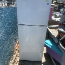 Médium Size Refrigerator 