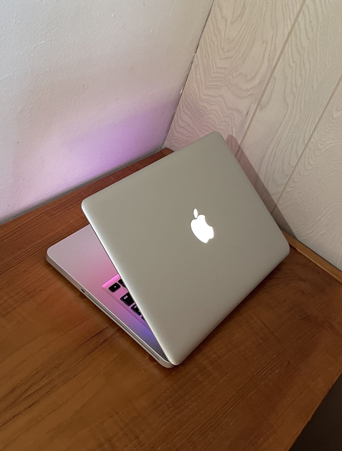 Apple MacBook Pro 13” I5/8GB/256GB SSD $140