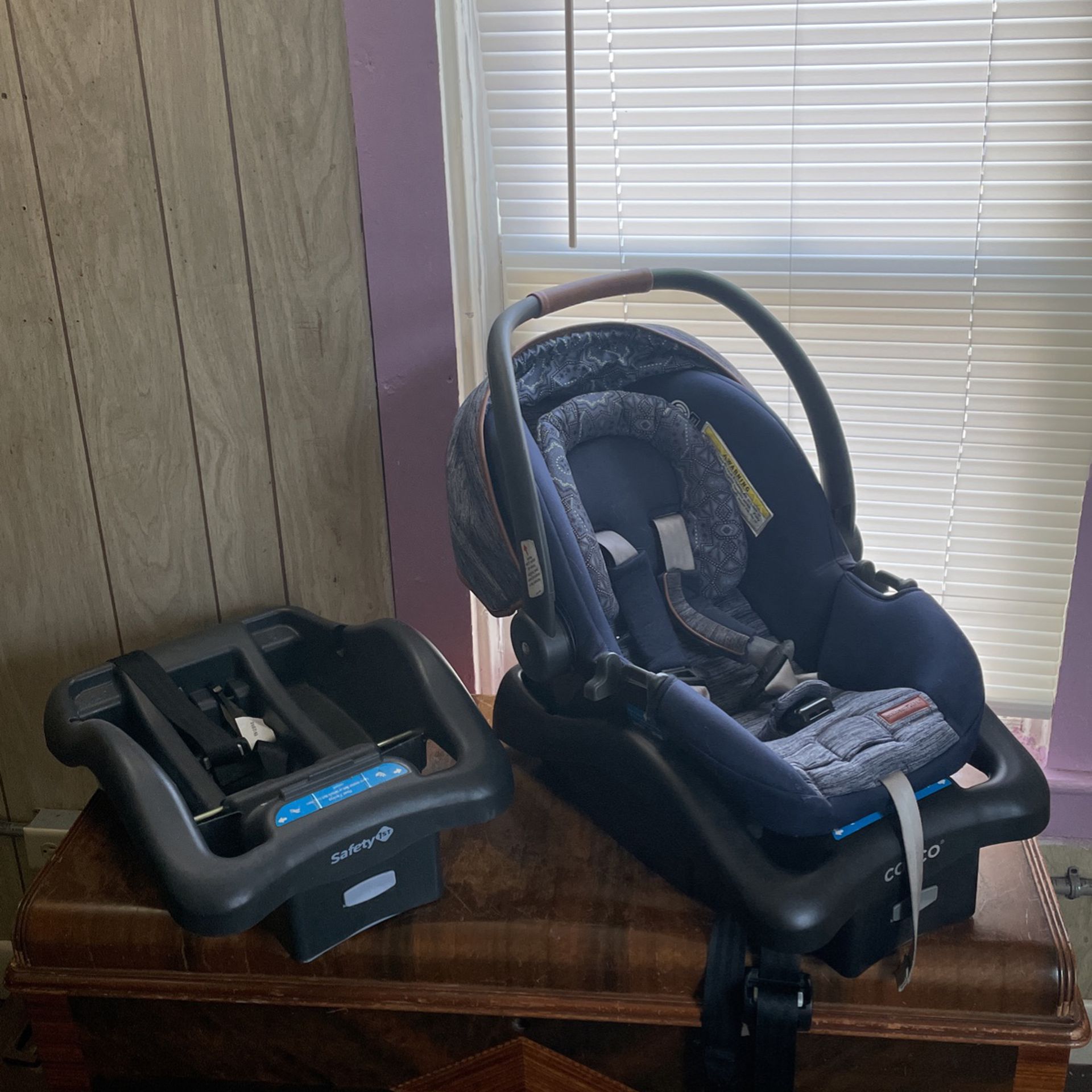 Car seat with two bases