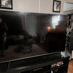 Amazon Fire TV 75" Omni Series, 4K UHD smart TV with Dolby Vision, hands-free with Alexa