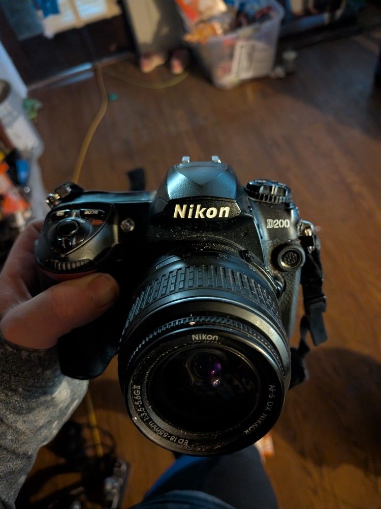 Nikon D200 Camera With Lens