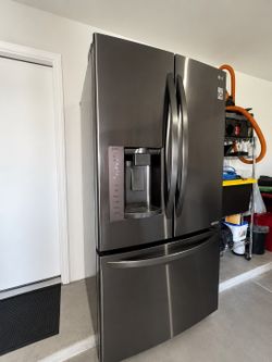 LG French Door Refrigerator with Ice & Water Dispenser