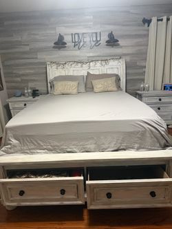 Complete Bedroom Set/King size