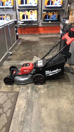 Milwaukee lawn mower $699.99