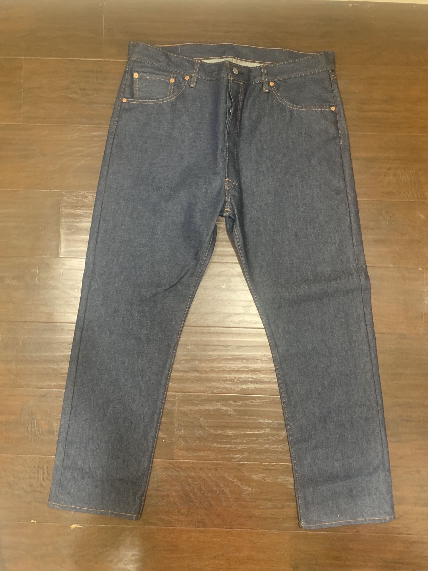 dark blue levis jeans 