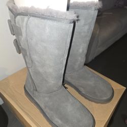Ugg's Allegra Bow ll Size 8 Woman's $150