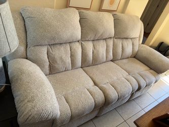 Grey recliner couch NEED GONE TODAY