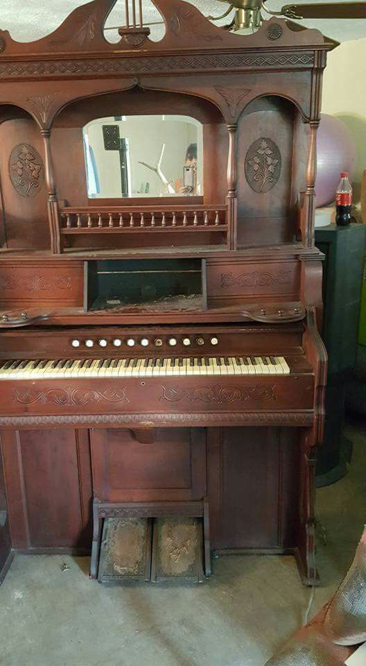 1908 Pump Organ