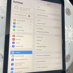 iPad 6th Gen. 32gb. Small Crack Screen.  Check Pics. 