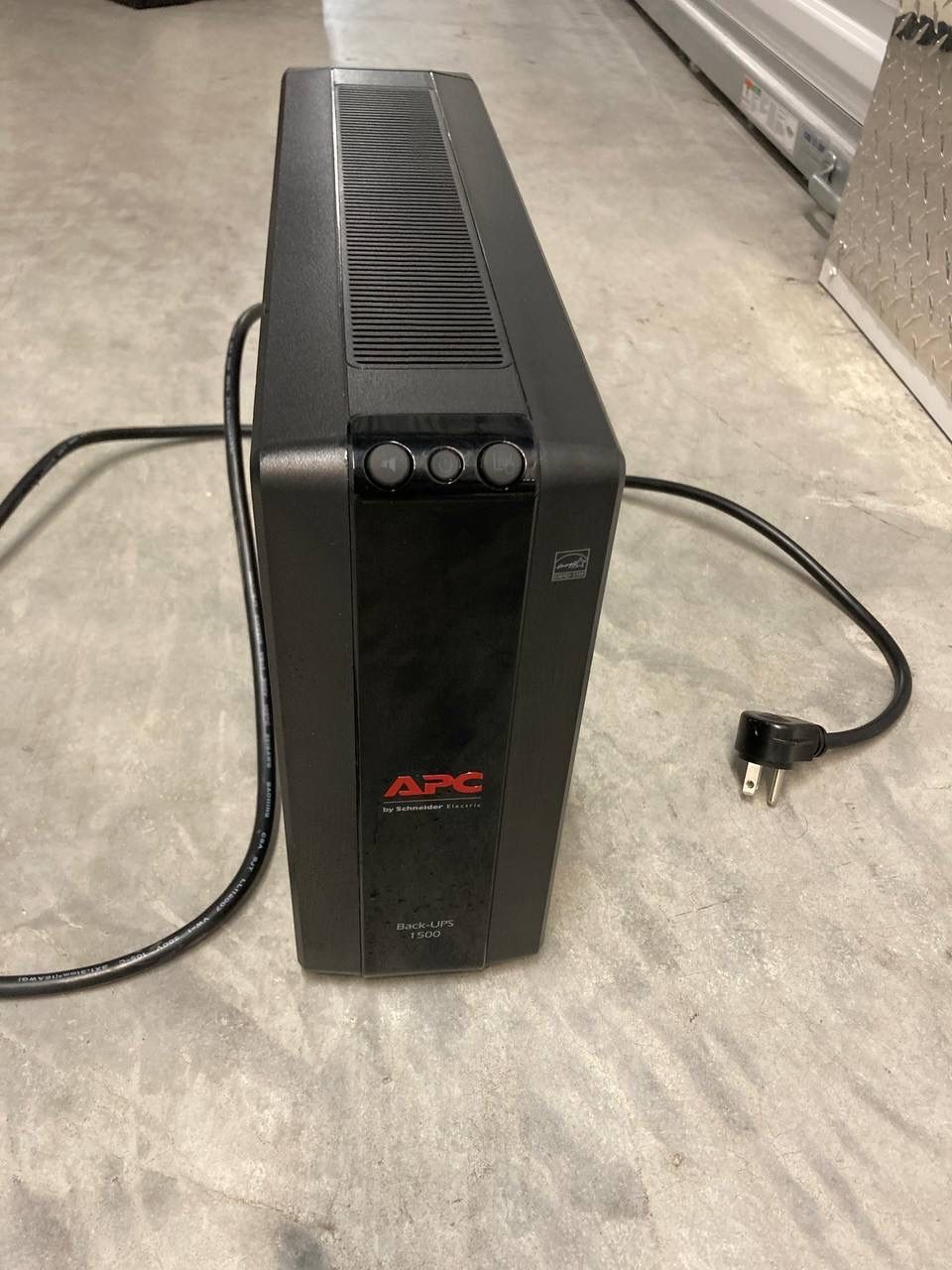 UPS/APC By Schneider Electric Back UPS 1500 VA
