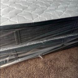 Queen bed pillow top can deliver new