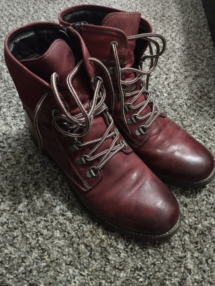 Taos Ringer Boots In Red - Size W 10 