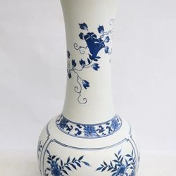 Large Vintage Chinese Porcelain Blue & White Vase 