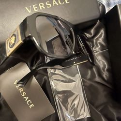 VESACE SUN GLASSES ALWAYS MAKE A GREAT GIFT