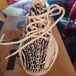 Yeezy Zebra 350  Size 4