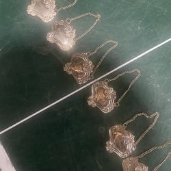 Cann Engraved Floral Wine Charm