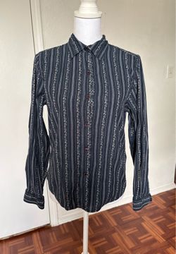St. John’s Bay women’s navy & cream button down collared shirt size medium