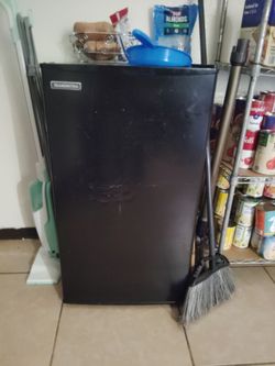 Mini fridge