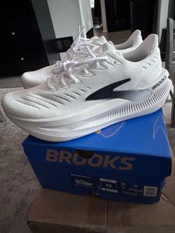 12 Men’s Brooks Glycerin Max 2