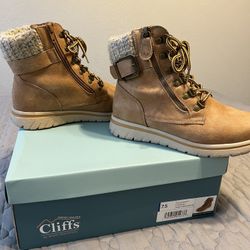 Women’s Lace Booties