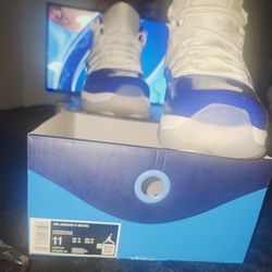 Air Jordan 11 Retro's Blue