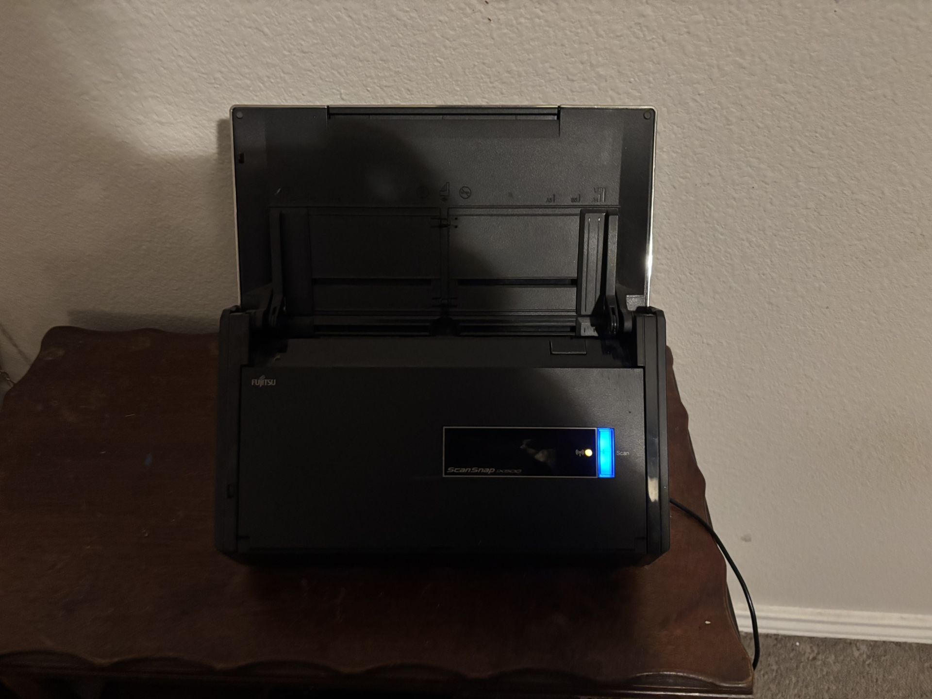 Fujitsu ScanSnap iX500 Wireless Document Scanner – Works Great
