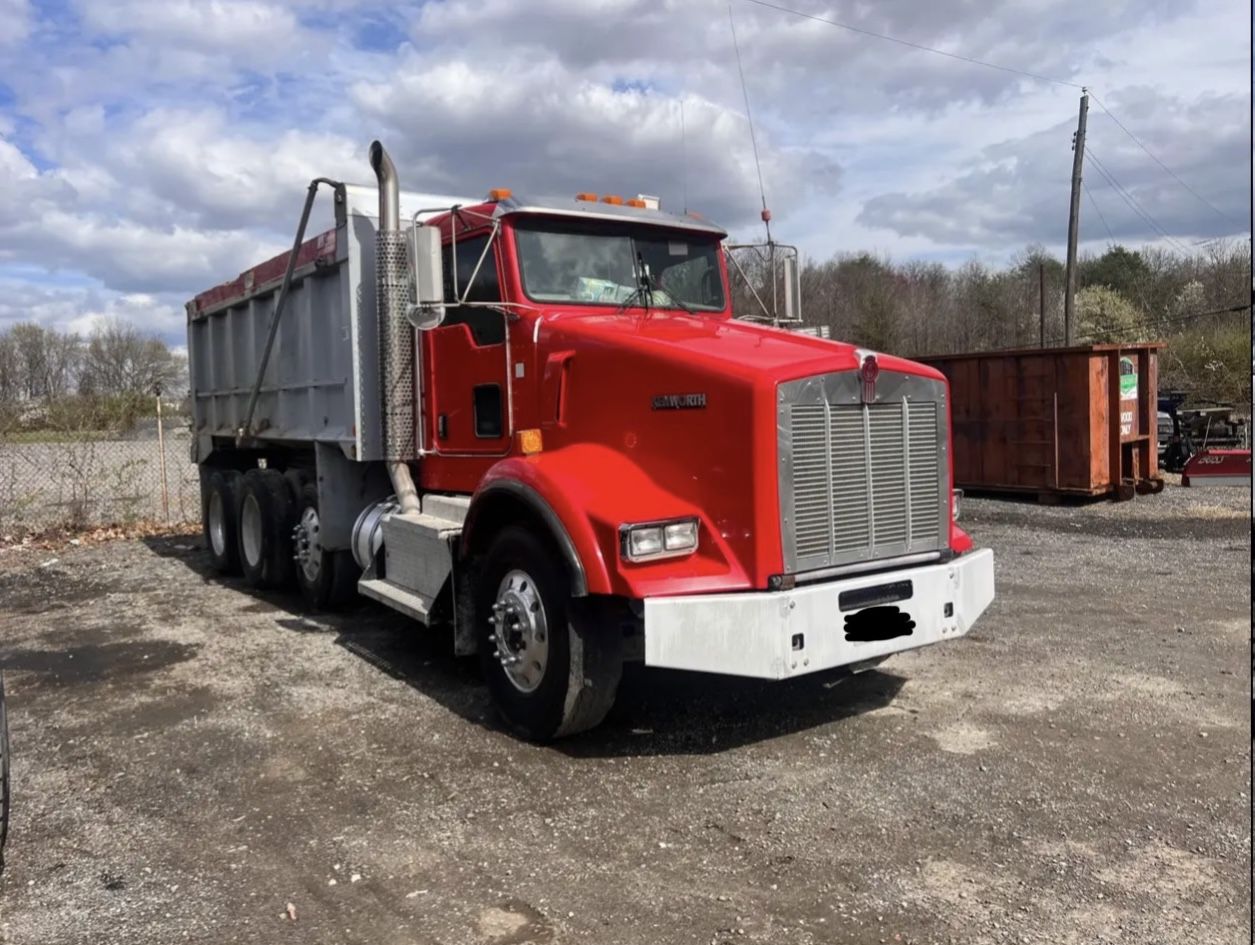 2014 KENWORTH T800 Tri Axle Dump Truck