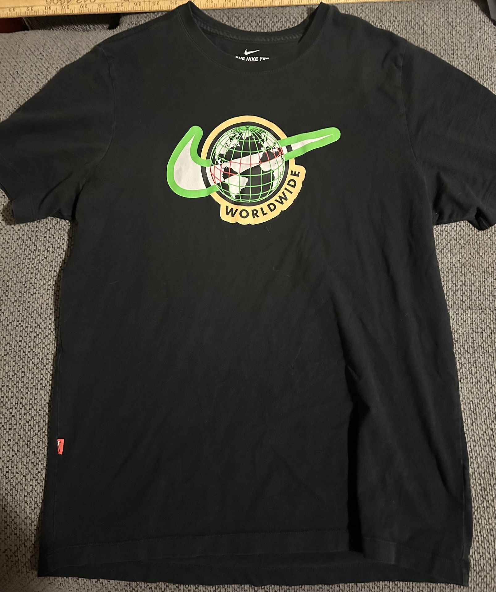 Nike World Wide Tee