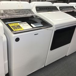  New Scratch And Dent Whirlpool Washer And Dryer Set. 1 Year Warranty 